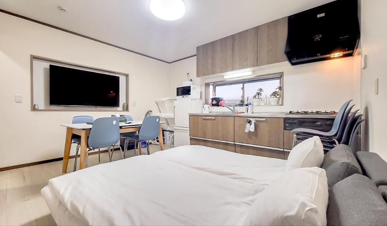 New!twelve People/ Shin Ookubo 6min/ Pocket Wifi Apartment Tokyo