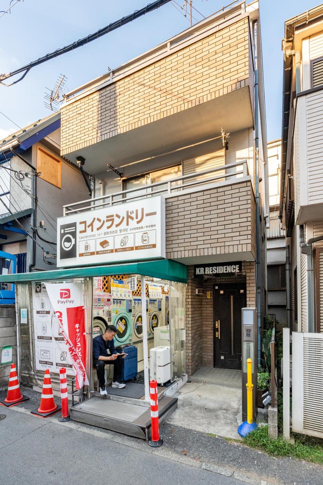 New!twelve People/ Shin Ookubo 6min/ Pocket Wifi Tokyo